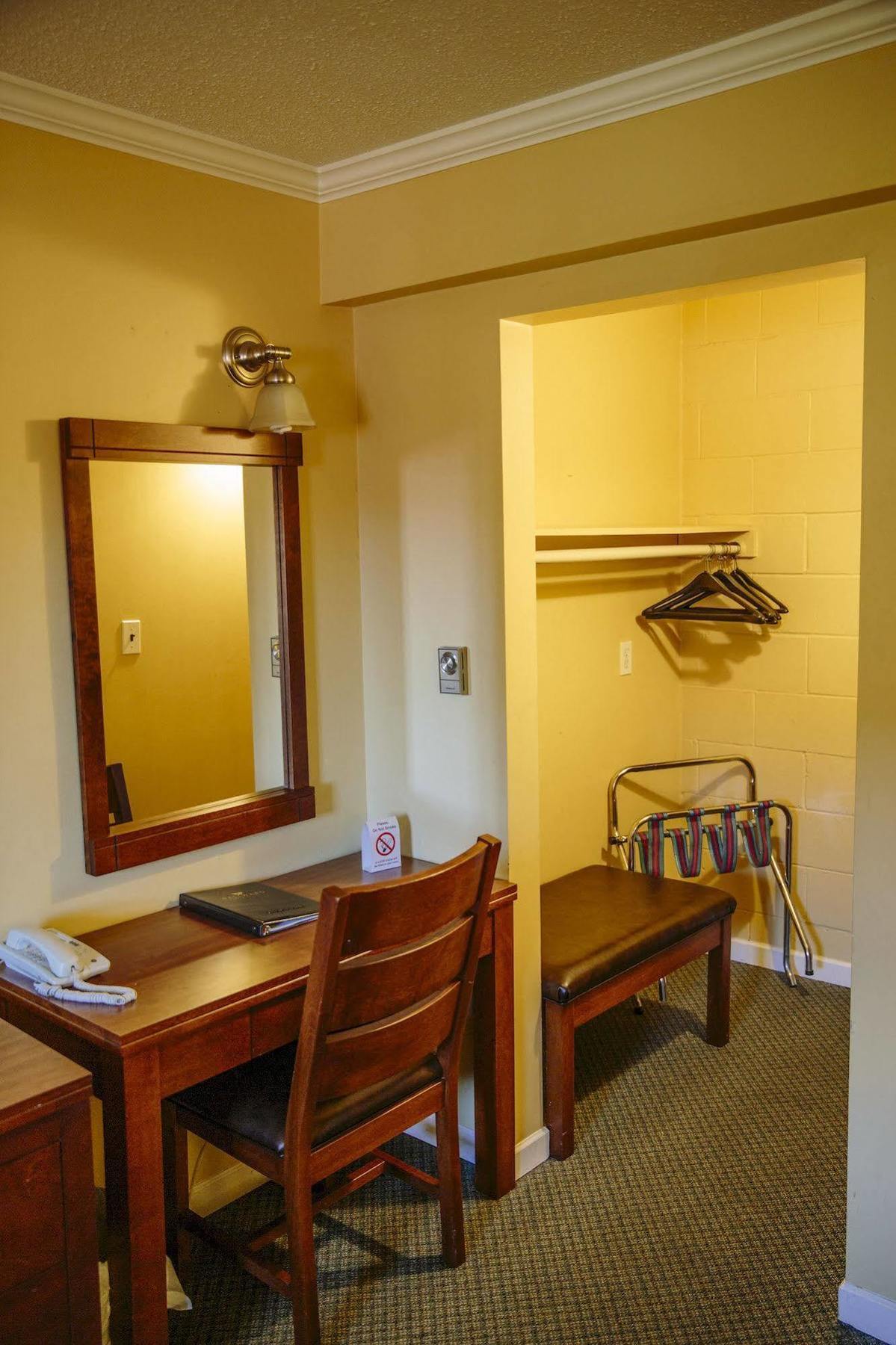 Westward Inn & Suites Λάνγκλεϊ Εξωτερικό φωτογραφία
